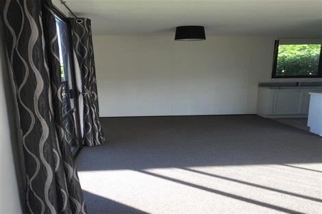 Photo of property in 1/4 Hanson Place, West Harbour, Auckland, 0618