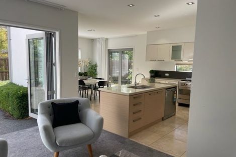 Photo of property in 16 Bryndwr Road, Fendalton, Christchurch, 8052