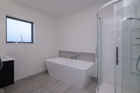 Photo of property in 12 Montague Grove, Stratford, 4332