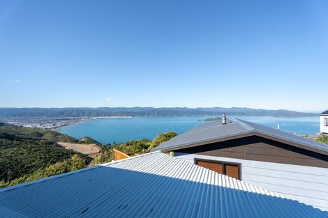 Photo of property in 43a Sunhaven Drive, Newlands, Wellington, 6037