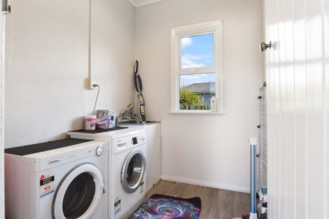 Photo of property in 11 Cochrane Street, Fairy Springs, Rotorua, 3015