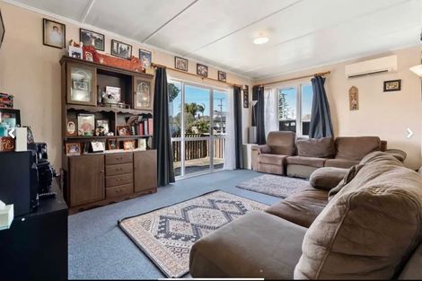 Photo of property in 4 White Road, Manurewa, Auckland, 2102