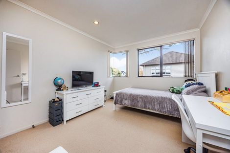 Photo of property in 24 Corsica Way, Karaka, Papakura, 2113