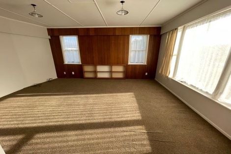 Photo of property in 96 Edmonton Road, Henderson, Auckland, 0612