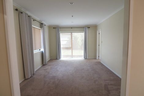 Photo of property in 9 Graven Court, Henderson, Auckland, 0612