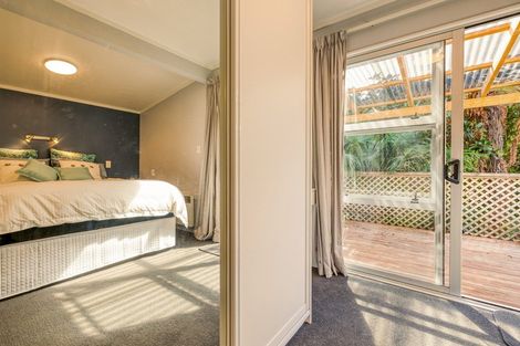 Photo of property in 35 Great North Road, Riverhead, 0820