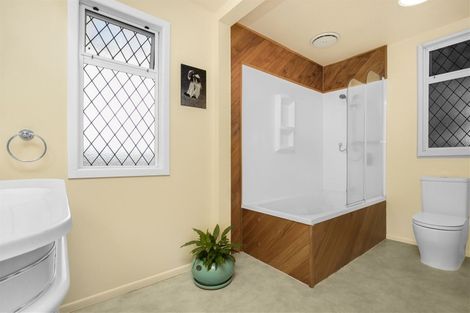 Photo of property in 43 Pleasant Road, Glen Eden, Auckland, 0602