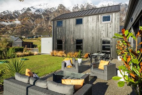 Photo of property in 7 Kinross Lane, Jacks Point, Queenstown, 9371