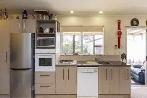 Photo of property in 12 Humphries Place, Awapuni, Palmerston North, 4412