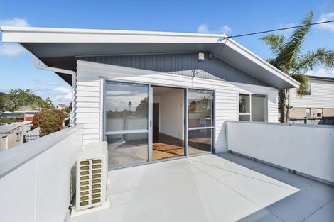 Photo of property in 3 Spargo Road, Massey, Auckland, 0614