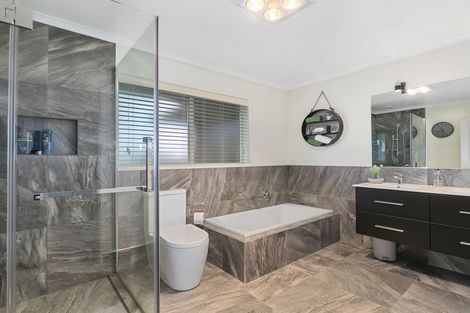 Photo of property in 142 Hagart-alexander Drive, Mosgiel, 9024