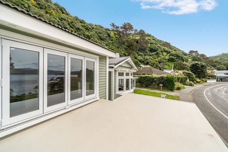 Photo of property in 141 Breaker Bay Road, Breaker Bay, Wellington, 6022