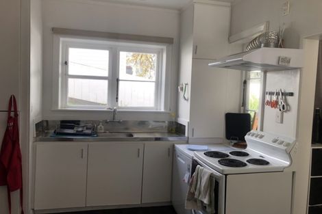 Photo of property in 2/18 Reid Road, New Lynn, Auckland, 0600