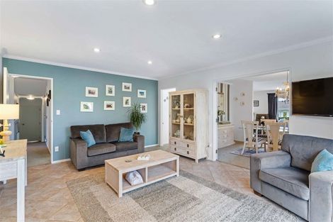 Photo of property in 1 Pelican Lane, Unsworth Heights, Auckland, 0632