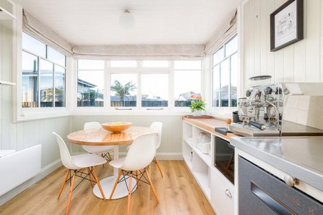 Photo of property in 86 Saint Martins Road, Saint Martins, Christchurch, 8022