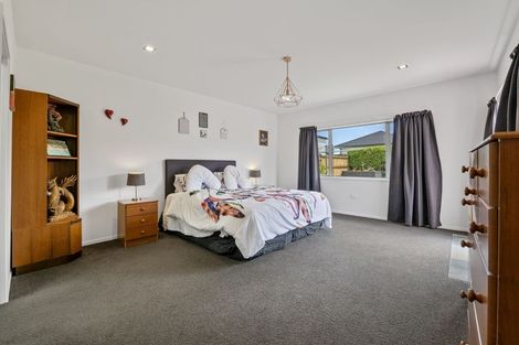 Photo of property in 22 Mercade Close, Stratford, 4332