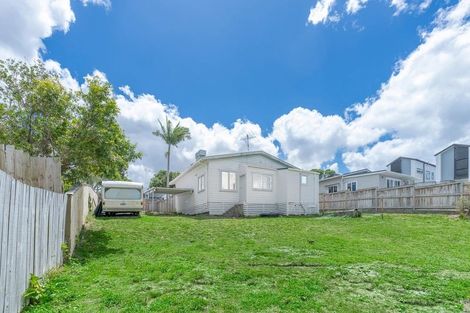 Photo of property in 3 Queen Mary Avenue, New Lynn, Auckland, 0600