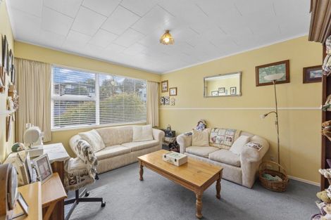 Photo of property in 4 Lincoln Grove, Wainuiomata, Lower Hutt, 5014