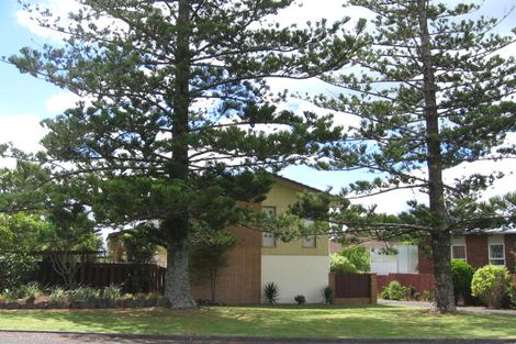 Photo of property in 3/27 Rangitoto Terrace, Milford, Auckland, 0620