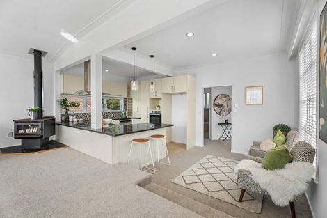 Photo of property in 90 Sandspit Road, Shelly Park, Auckland, 2014