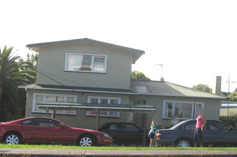 Photo of property in 1/52 College Road, Northcote, Auckland, 0627