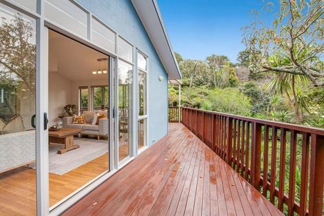 Photo of property in 9 Springwater Vale, Unsworth Heights, Auckland, 0632