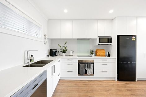 Photo of property in 10/19u Ruakiwi Road, Hamilton Lake, Hamilton, 3204