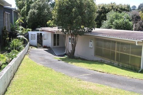 Photo of property in 2/2 Flavia Close, Torbay, Auckland, 0630