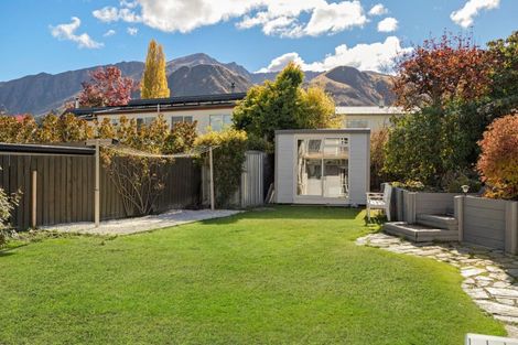 Photo of property in 13 Argyle Place, Arrowtown, 9302