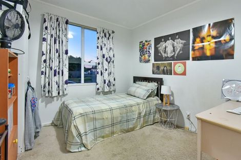 Photo of property in 2/18 Etherton Drive, Weymouth, Auckland, 2103