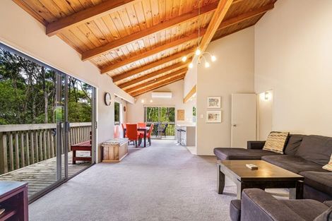 Photo of property in 15 Kaurimu Rise, Titirangi, Auckland, 0604