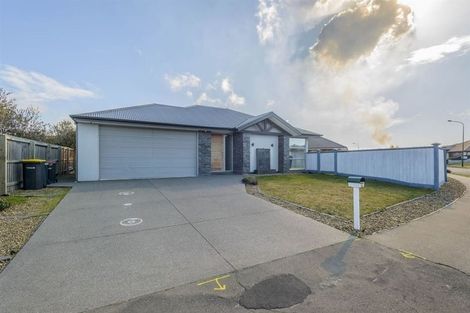 Photo of property in 15 Foresters Crescent, Parklands, Christchurch, 8083