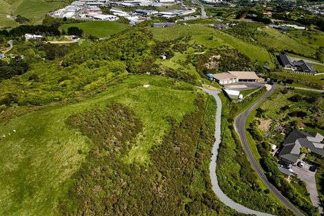 Photo of property in 132 Bing Lucas Drive, Tawa, Wellington, 5028