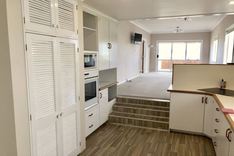 Photo of property in 100 Rosier Road, Glen Eden, Auckland, 0602