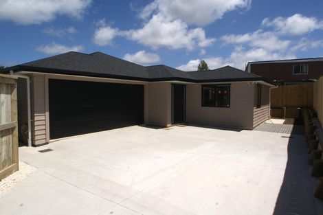 Photo of property in 3a Crompton Road, Massey, Auckland, 0614