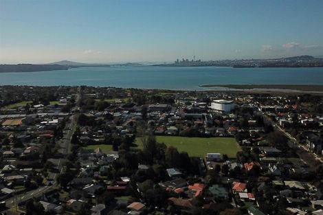 Photo of property in 16 River Road, Te Atatu Peninsula, Auckland, 0610