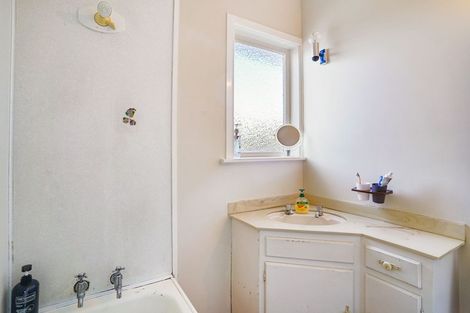 Photo of property in 43 Taupo Street, Green Bay, Auckland, 0604