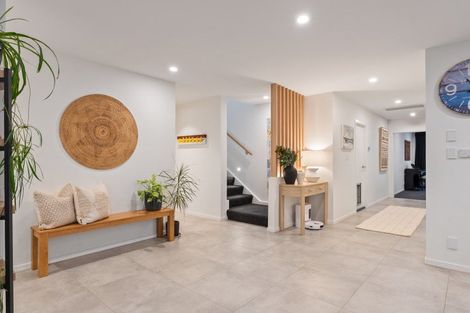 Photo of property in 5 Riroriro Close, Crofton Downs, Wellington, 6035