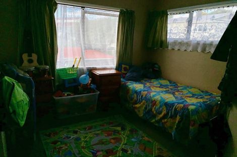 Photo of property in 9 Craigbank Avenue, New Lynn, Auckland, 0600