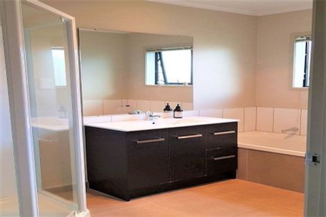 Photo of property in 19 Saltwood Street, Red Beach, 0932