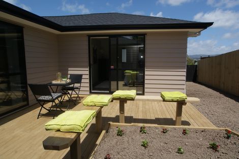 Photo of property in 3a Crompton Road, Massey, Auckland, 0614