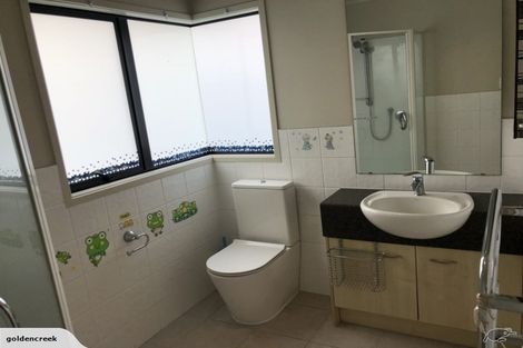 Photo of property in 11 Siena Place, Te Atatu Peninsula, Auckland, 0610