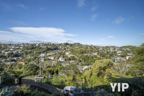 Photo of property in 106 Ruskin Road, Newlands, Wellington, 6037