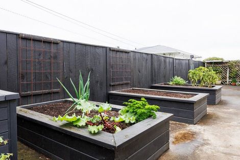 Photo of property in 644 Featherston Street, Roslyn, Palmerston North, 4414