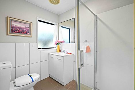 Photo of property in 2/17 Anglers Way, Wattle Downs, Auckland, 2102