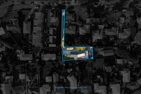 Photo of property in 21 Lowtherhurst Road, Massey, Auckland, 0614