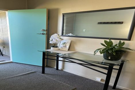 Photo of property in 2/12 Gradwell Place, Two Mile Bay, Taupo, 3330