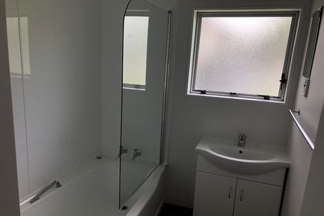 Photo of property in 2/388 Te Atatu Road, Te Atatu Peninsula, Auckland, 0610