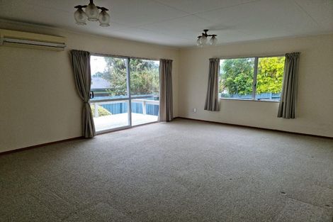 Photo of property in 15 Pokapu Street, Titirangi, Auckland, 0600