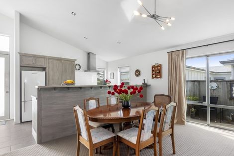 Photo of property in 1 Lennon Way, Papamoa Beach, Papamoa, 3118
